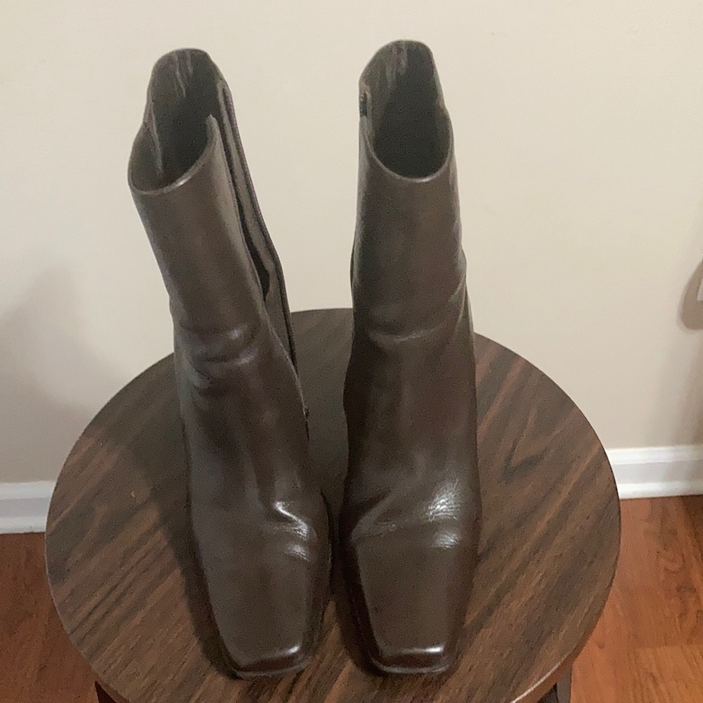 Victoria Secret Diba USA, MID High Heel Boots, brown and size 7